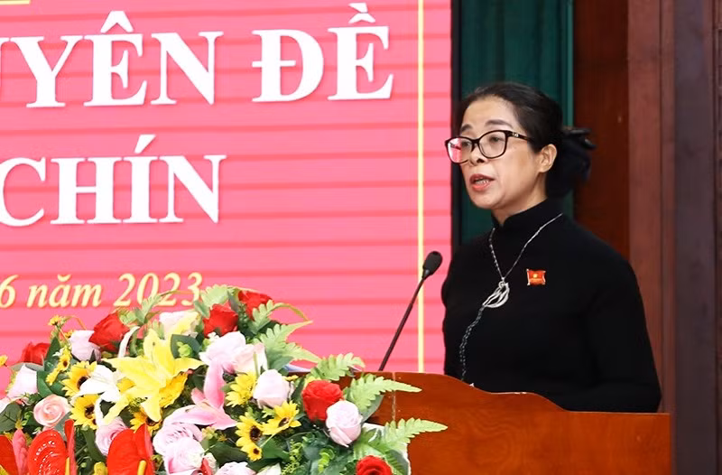 Chủ tịch Hội đồng nhân dân tỉnh Đắk Lắk Huỳnh Thị Chiến Hòa phát biểu bế mạc kỳ họp. Chủ tịch Hội đồng nhân dân tỉnh Đắk Lắk Huỳnh Thị Chiến Hòa phát biểu bế mạc kỳ họp.