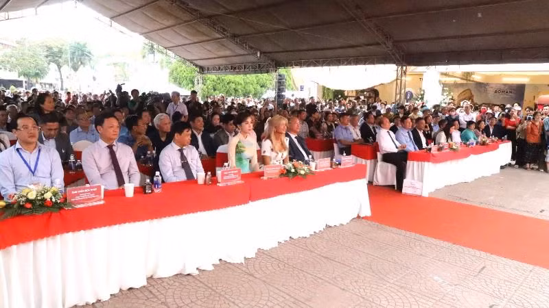 Các đại biểu dự lễ khai mạc hội chợ triển lãm chuyên ngành Cà-phê và sản phẩm OCOP năm 2025.