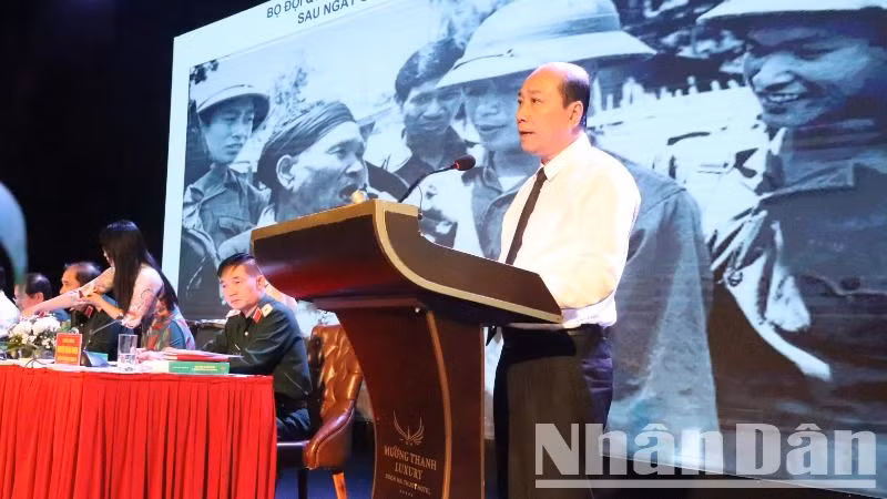 Chủ tịch Ủy ban nhân dân tỉnh Đắk Lắk Phạm Ngọc Nghị tham luận tại hội thảo. Chủ tịch Ủy ban nhân dân tỉnh Đắk Lắk Phạm Ngọc Nghị tham luận tại hội thảo.