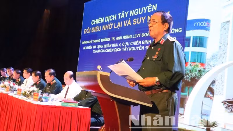 Trung tướng, Tiến sĩ, Anh hùng lực lượng vũ trang, Đoàn Sinh Hưởng, nguyên Tư lệnh Quân khu IV tham luận tại hội thảo. Trung tướng, Tiến sĩ, Anh hùng lực lượng vũ trang, Đoàn Sinh Hưởng, nguyên Tư lệnh Quân khu IV tham luận tại hội thảo.