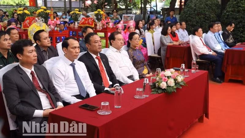 Các đại biểu dự lễ Giỗ Tổ Vua Hùng.