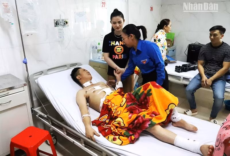 Hai cán bộ Công an bị thương trong vụ tấn công trụ sở xã Ea Tiêu và Ea Ktur đang được tích cực điều trị. 