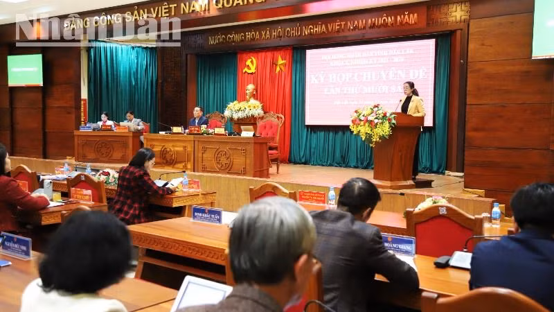 Phó Bí thư Thường trực Tỉnh ủy Đắk Lắk, Chủ tịch Hội đồng nhân dân tỉnh Huỳnh Thị Chiến Hòa phát biểu bế mạc kỳ họp.