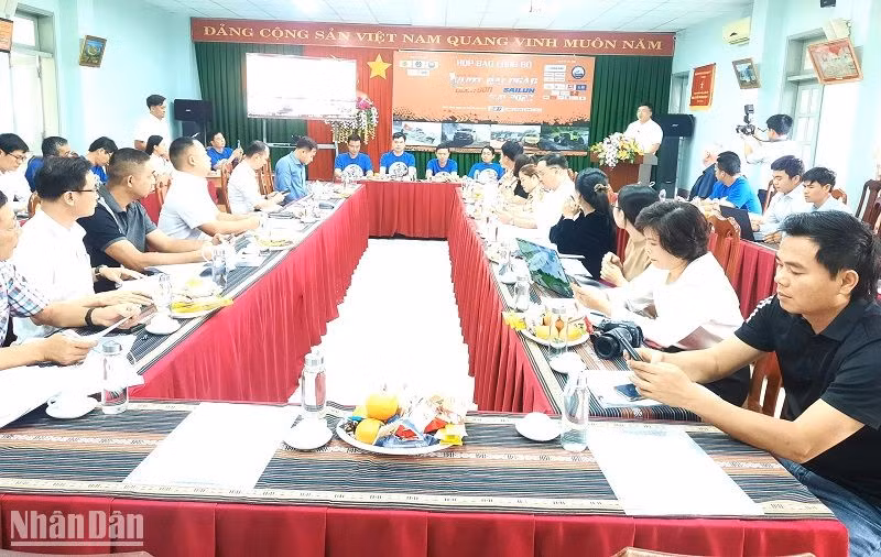 Quang cảnh buổi họp báo.