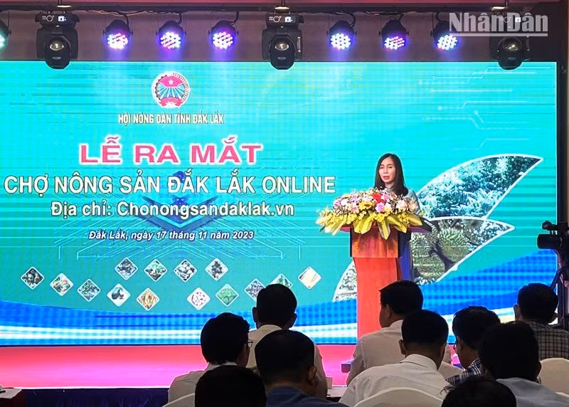 Chủ tịch Hội Nông dân tỉnh Đắk Lắk Lại Thị Loan phát biểu tại lễ ra mắt Chợ nông sản Đắk Lắk online.