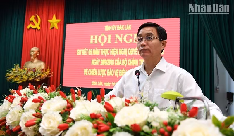 Bí thư Tỉnh ủy Đắk Lắk Nguyễn Đình Trung phát biểu tại hội nghị.