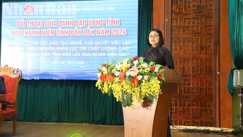Phó Chủ tịch Ủy ban nhân dân tỉnh Đắk Lắk H’Yim Kdoh phát biểu kết luận buổi đối thoại.