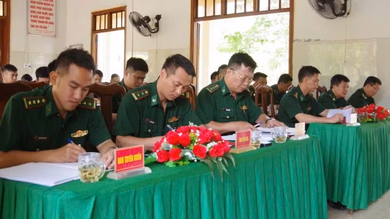 Các đại biểu về dự hội nghị. Các đại biểu về dự hội nghị.