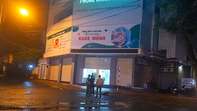 Phòng khám đa khoa Đắk Lắk bị đình chỉ toàn bộ hoạt động cho đến khi có kết luận của Cơ quan cảnh sát điều tra, Công an thành phố Buôn Ma Thuột và kết luận của Hội đồng chuyên môn Sở Y tế, Sở Y tế sẽ xem xét giải quyết theo quy định. Phòng khám đa khoa Đắk Lắk bị đình chỉ toàn bộ hoạt động cho đến khi có kết luận của Cơ quan cảnh sát điều tra, Công an thành phố Buôn Ma Thuột và kết luận của Hội đồng chuyên môn Sở Y tế, Sở Y tế sẽ xem xét giải quyết theo quy định.