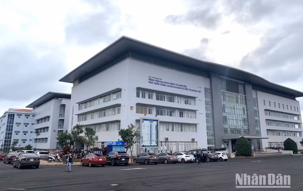 Các bác sĩ Khoa Phụ sản, Bệnh viện đa khoa vùng Tây Nguyên kịp thời cấp cứu, điều trị cho chị H.U.N qua khỏi cơn nguy kịch do tự đặt mua thuốc trên mạng về phá thai tại nhà.