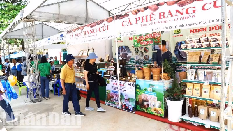Hội chợ triển lãm chuyên ngành cà-phê và sản phẩm OCOP là cơ hội tốt để các doanh nghiệp giới thiệu các sản phẩm cà-phê của mình với du khách trong nước và quốc tế.