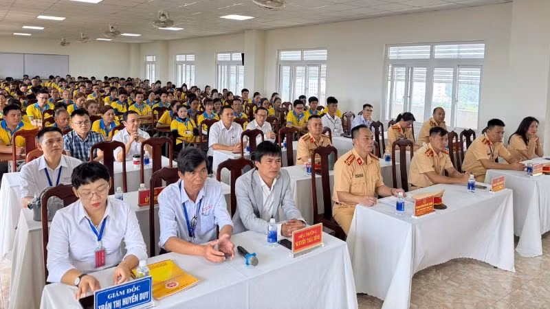 Các đại biểu dự khai mạc Kỳ sát hạch đầu tiên do Công an tỉnh Đắk Lắk tổ chức.