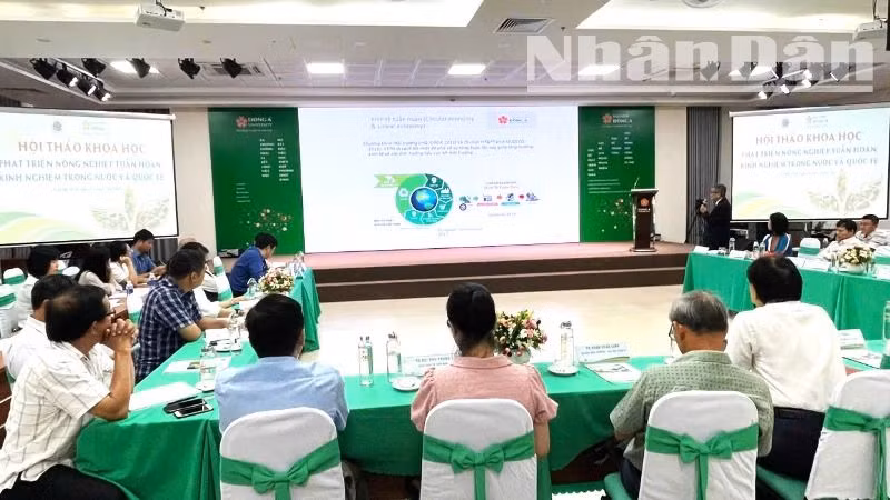 Các nhà khoa học chia sẻ kinh nghiệm về phát triển nông nghiệp tuần hoàn tại Hội thảo khoa học: Phát triển nông nghiệp tuần hoàn: Kinh nghiệm trong nước và quốc do Viện Kinh tế Việt Nam phối hợp Đại học Đông Á tổ chức tại tỉnh Đắk Lắk. Các nhà khoa học chia sẻ kinh nghiệm về phát triển nông nghiệp tuần hoàn tại Hội thảo khoa học: Phát triển nông nghiệp tuần hoàn: Kinh nghiệm trong nước và quốc do Viện Kinh tế Việt Nam phối hợp Đại học Đông Á tổ chức tại tỉnh Đắk Lắk.