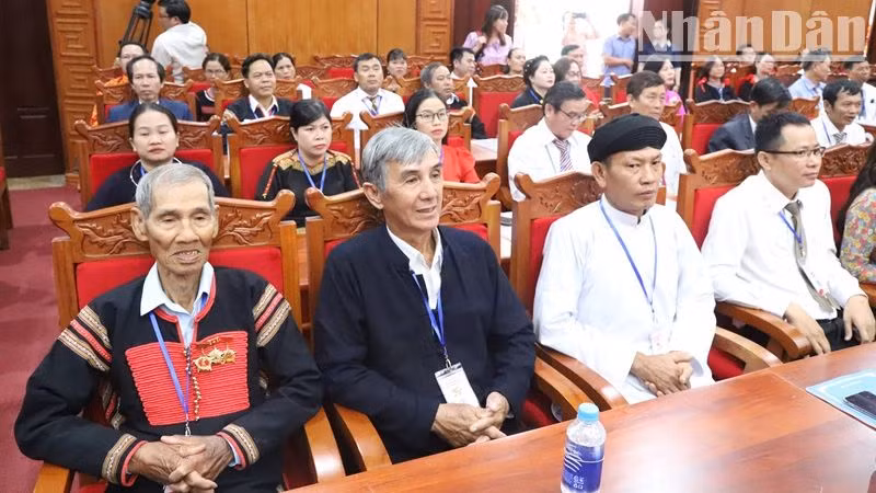 Đồng bào các dân tộc tỉnh Đắk Lắk dự Đại hội.