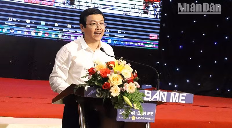 Ông Nguyễn Ngọc Thạch, Tổng Biên tập Báo Nông nghiệp Việt Nam phát biểu tại diễn đàn.