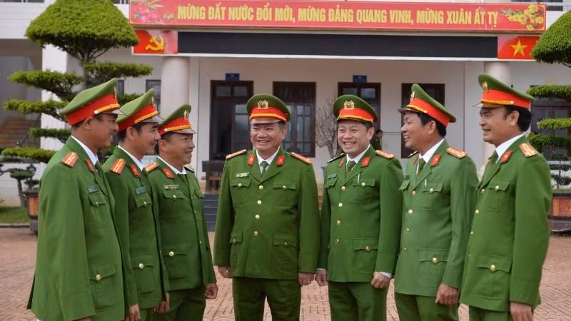 Ban Giám thị và cán bộ, lãnh đạo Trại giam Đắk Trung hiện nay. Ban Giám thị và cán bộ, lãnh đạo Trại giam Đắk Trung hiện nay.