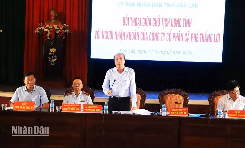 Chủ tịch Ủy ban nhân dân tỉnh Đắk Lắk Phạm Ngọc Nghị kết luận buổi đối thoại. Chủ tịch Ủy ban nhân dân tỉnh Đắk Lắk Phạm Ngọc Nghị kết luận buổi đối thoại.