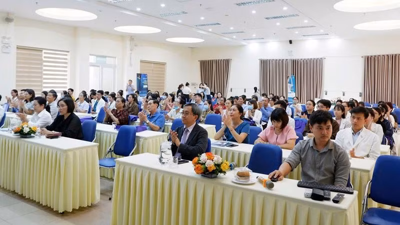 Các bác sĩ dự Hội thảo. Các bác sĩ dự Hội thảo.