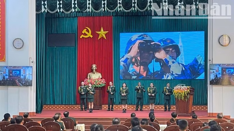 Văn nghệ chào mừng lễ phát động. Văn nghệ chào mừng lễ phát động.