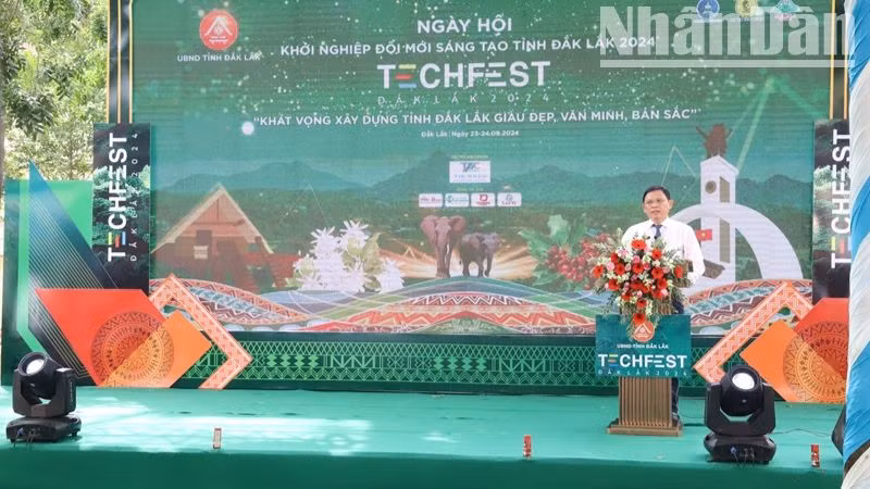 Phó Chủ tịch Thường trực Ủy ban nhân dân tỉnh Đắk Lắk Nguyễn Tuấn Hà phát biểu khai mạc Ngày hội khởi nghiệp đổi mới sáng tạo tỉnh Đắk Lắk năm 2024. Phó Chủ tịch Thường trực Ủy ban nhân dân tỉnh Đắk Lắk Nguyễn Tuấn Hà phát biểu khai mạc Ngày hội khởi nghiệp đổi mới sáng tạo tỉnh Đắk Lắk năm 2024.