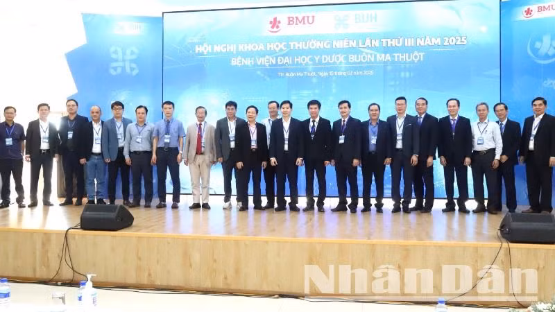 Các đại biểu dự Hội nghị Khoa học thường niên lần thứ III năm 2025 của Bệnh viện Đại học Y Dược Buôn Ma Thuột.