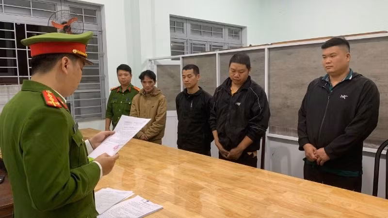 Phòng Cảnh sát kinh tế, Công an tỉnh Đắk Lắk đã ra quyết định khởi tố bốn vụ án, khởi tố bắt tạm giam bốn bị can về hành vi vi phạm quy định về an toàn thực phẩm.