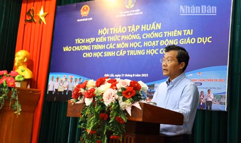 Phó Cục trưởng Cục Quản lý đê điều và phòng, chống thiên tai Nguyễn Văn Tiến phát biểu khai mạc hội thảo tập huấn.