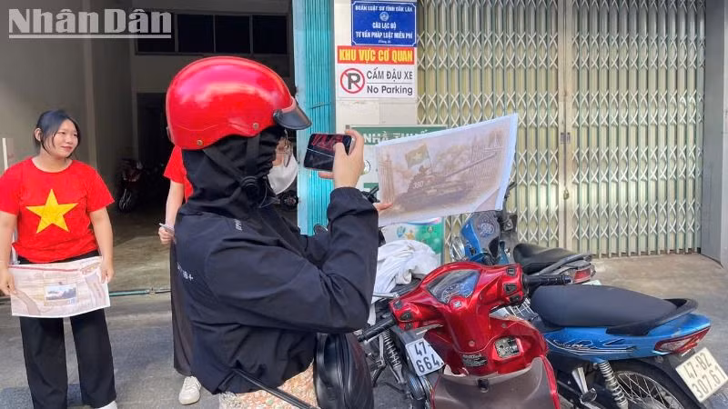 Bạn đọc tương tác với phụ san thông qua công nghệ thực tế ảo tăng cường (AR) hoặc trình chiếu 3D mapping. Bạn đọc tương tác với phụ san thông qua công nghệ thực tế ảo tăng cường (AR) hoặc trình chiếu 3D mapping.