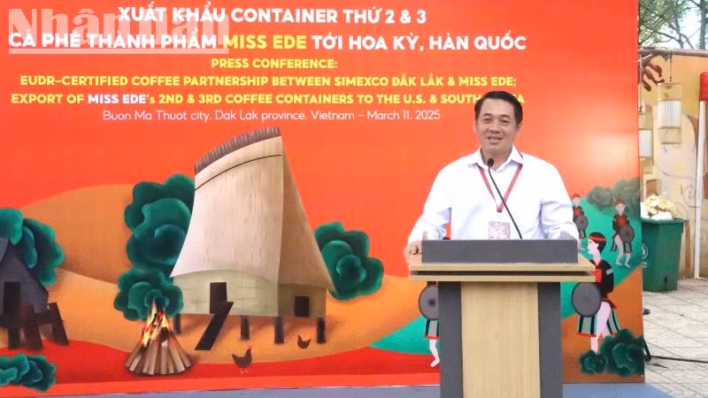 Phó Giám đốc Sở Văn hóa-Thể thao và Du lịch tỉnh Đắk Lắk Lại Đức Đại bày tỏ niềm vui mừng về việc Công ty trách nhiệm hữu hạn thương mại- dịch vụ Nông trại EDE xuất khẩu cà-phê sang Hoa kỳ còn góp phần lan tỏa văn hóa truyền thống của đồng bào dân tộc Ê Đê. Phó Giám đốc Sở Văn hóa-Thể thao và Du lịch tỉnh Đắk Lắk Lại Đức Đại bày tỏ niềm vui mừng về việc Công ty trách nhiệm hữu hạn thương mại- dịch vụ Nông trại EDE xuất khẩu cà-phê sang Hoa kỳ còn góp phần lan tỏa văn hóa truyền thống của đồng bào dân tộc Ê Đê.