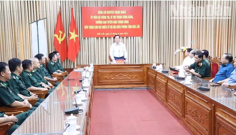 Đồng chí Nguyễn Trọng Nghĩa phát biểu tại buổi làm việc. Đồng chí Nguyễn Trọng Nghĩa phát biểu tại buổi làm việc.