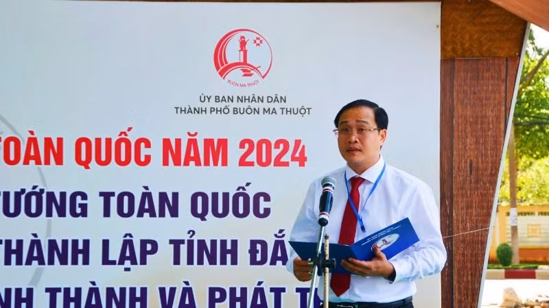 Phó Chủ tịch Ủy ban nhân dân thành phố Buôn Ma Thuột Trần Đức Nhật phát biểu khai mạc giải.