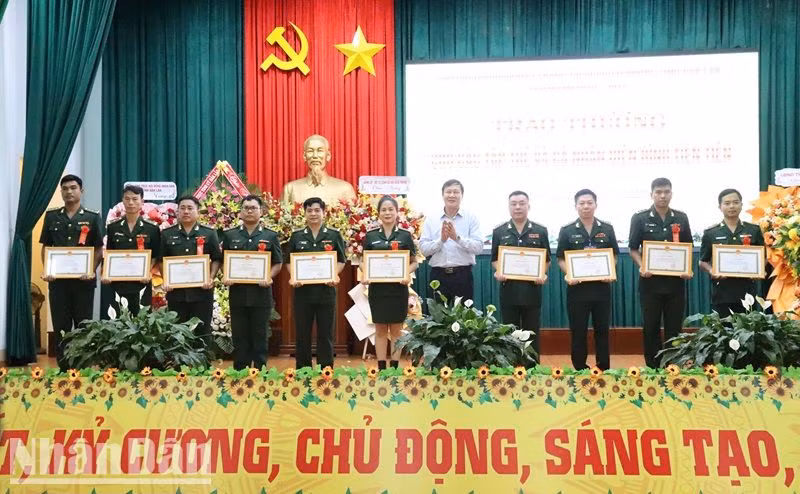 Các cá được nhận bằng khen của Ủy ban nhân dân tỉnh Đắk Lắk. Các cá được nhận bằng khen của Ủy ban nhân dân tỉnh Đắk Lắk.