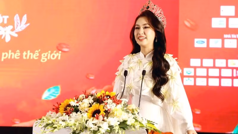 Hoa hậu Đại sứ Du lịch Việt Nam 2024 Đinh Thị Hoa, Đại sứ truyền thông Lễ hội Cà-phê Buôn Ma Thuột lần thứ 9 năm 2025 trao đổi với báo chí tại buổi họp báo. Hoa hậu Đại sứ Du lịch Việt Nam 2024 Đinh Thị Hoa, Đại sứ truyền thông Lễ hội Cà-phê Buôn Ma Thuột lần thứ 9 năm 2025 trao đổi với báo chí tại buổi họp báo.