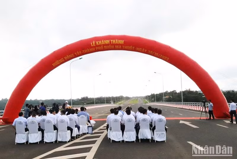 Quang cảnh lễ khánh thành. Quang cảnh lễ khánh thành.