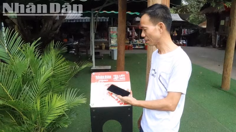 Thầy giáo Nguyễn Đỗ Quang, trú tại xã Ea Huar, huyện Buôn Đôn, khi biết tin Báo Nhân Dân triển khai Dự án "Yêu lắm Việt Nam" tại Trung tâm Du lịch Cầu treo Buôn Đôn nên đến trải nghiệm. Thầy giáo Nguyễn Đỗ Quang, trú tại xã Ea Huar, huyện Buôn Đôn, khi biết tin Báo Nhân Dân triển khai Dự án "Yêu lắm Việt Nam" tại Trung tâm Du lịch Cầu treo Buôn Đôn nên đến trải nghiệm.