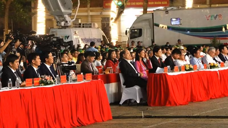 Các đại biểu dự lễ bế mạc Lễ hội Cà-phê Buôn Ma Thuột lần thứ 9 năm 2025. Các đại biểu dự lễ bế mạc Lễ hội Cà-phê Buôn Ma Thuột lần thứ 9 năm 2025.