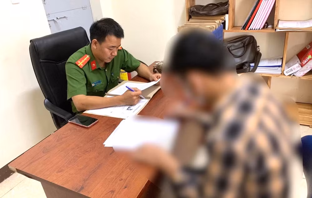 N.C.C tại cơ quan công an.