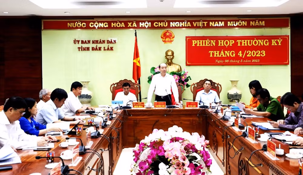 Chủ tịch Ủy ban nhân dân tỉnh Đắk Lắk Phạm Ngọc Nghị phát biểu chỉ đạo tại phiên họp.
