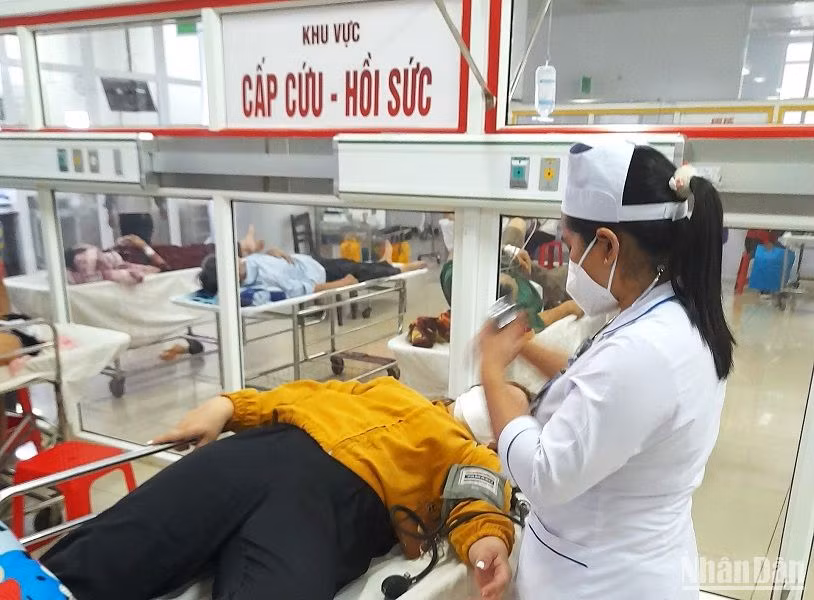 Sau khi bị đánh đập, cô Nh được người nhà đưa đến Trung tâm Y tế huyện Buôn Đôn cấp cứu.