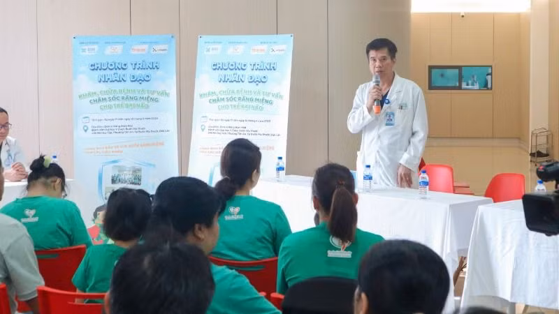 Bác sĩ chuyên khoa II Võ Minh Thành, Giám đốc Bệnh viện Đại học Y Dược Buôn Ma Thuột phát biểu tại chương trình.