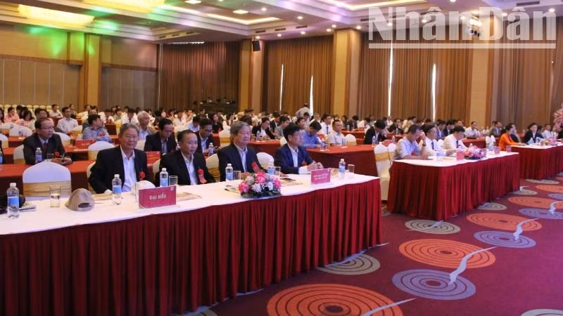 Các đại biểu dự lễ kỷ niệm.
