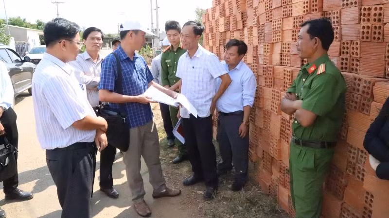 Tình trạng khan hiếm vật liệu xây dựng và giá cả tăng cao ảnh hưởng đến tiến độ thi công xây dựng xóa nhà tạm, nhà dột nát cho hộ nghèo ở Đắk Lắk. Tình trạng khan hiếm vật liệu xây dựng và giá cả tăng cao ảnh hưởng đến tiến độ thi công xây dựng xóa nhà tạm, nhà dột nát cho hộ nghèo ở Đắk Lắk.