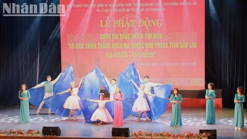 Văn nghệ chào mừng Lễ phát động Cuộc thi trực tuyến tìm hiểu “50 năm Chiến thắng Buôn Ma Thuột, giải phóng tỉnh Đắk Lắk (10/3/1975-10/3/2025)”.