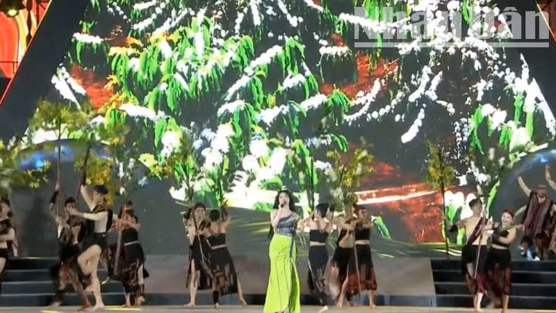 Đảng bộ, chính quyền và Nhân dân các dân tộc tỉnh Đắk Lắk tiếp tục đoàn kết, quyết tâm cao, nỗ lực lớn, thực hiện thắng lợi các chỉ tiêu, nhiệm vụ mà Đảng bộ tỉnh đã đề ra, người dân có cuộc sống phồn vinh, hạnh phúc, tạo khí thế mới, vận hội mới, góp phần cùng cả nước bước vào kỷ nguyên mới, kỷ nguyên vươn mình của dân tộc.
