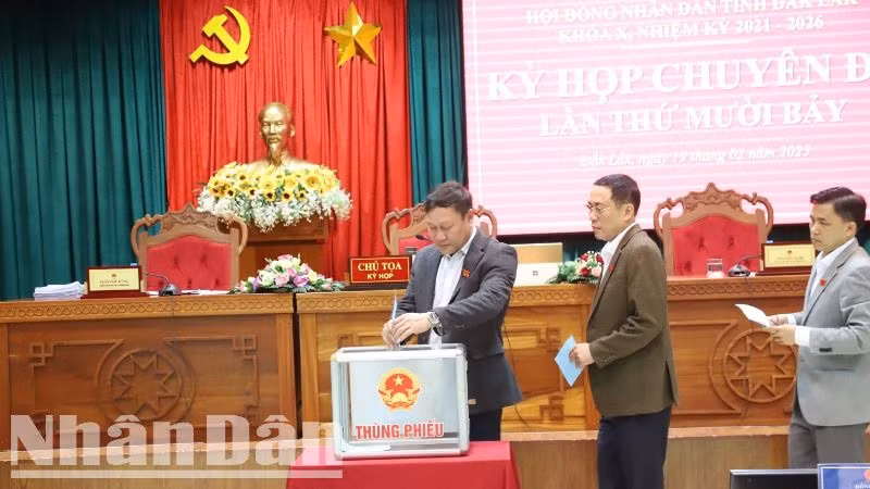 Các đại biểu bầu bổ sung Ủy viên Ủy ban nhân dân tỉnh Đắk Lắk khoá X, nhiệm kỳ 2021-2026.
