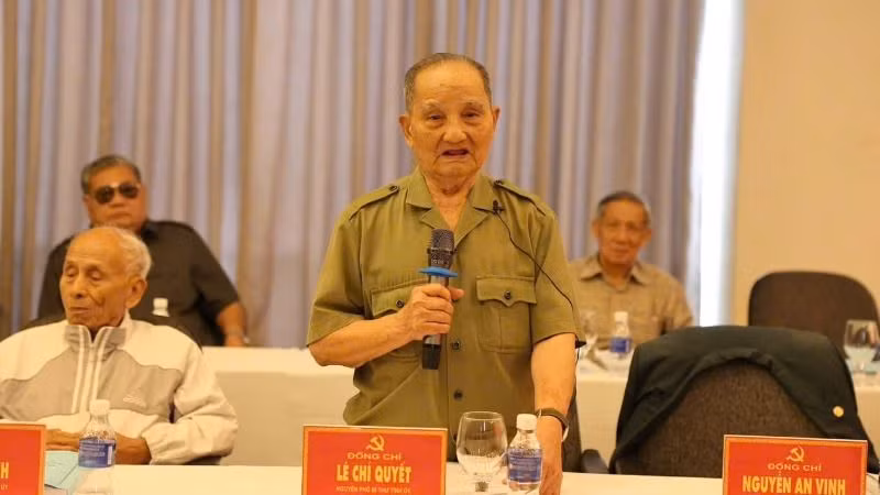 Đồng chí Lê Chí Quyết, nguyên Phó Bí thư Tỉnh ủy Đắk Lắk phát biểu tại hội thảo. Đồng chí Lê Chí Quyết, nguyên Phó Bí thư Tỉnh ủy Đắk Lắk phát biểu tại hội thảo.