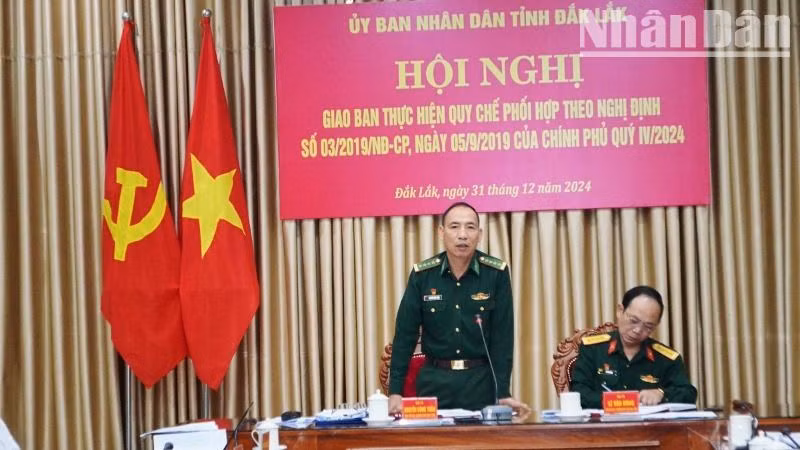 Đại tá Nguyễn Công Tuấn, Phó Chỉ huy trưởng kiêm Tham mưu trưởng Bộ đội Biên phòng tỉnh Đắk Lắk phát biểu tại hội nghị. Đại tá Nguyễn Công Tuấn, Phó Chỉ huy trưởng kiêm Tham mưu trưởng Bộ đội Biên phòng tỉnh Đắk Lắk phát biểu tại hội nghị.