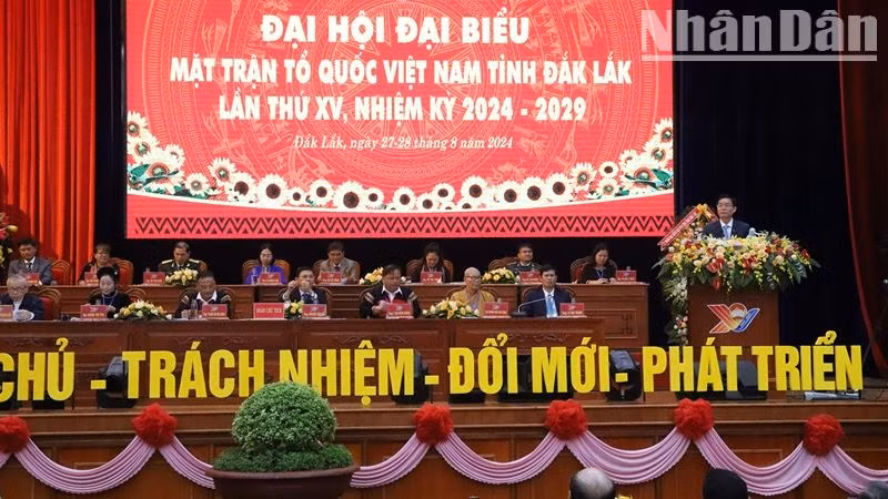 Bí thư Tỉnh ủy Đắk Lắk Nguyễn Đình Trung phát biểu tại Đại hội.