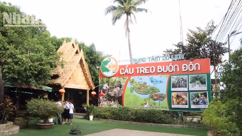 Trung tâm Du lịch Cầu treo Buôn Đôn. Trung tâm Du lịch Cầu treo Buôn Đôn.