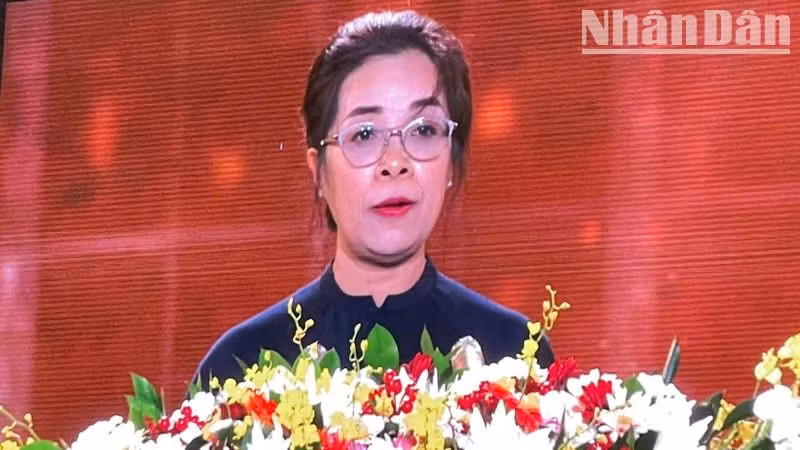 Phó Bí thư Thường trực Tỉnh ủy, Chủ tịch Hội đồng nhân dân tỉnh Đắk Lắk Huỳnh Thị Chiến Hòa phát biểu khai mạc lễ hội.
